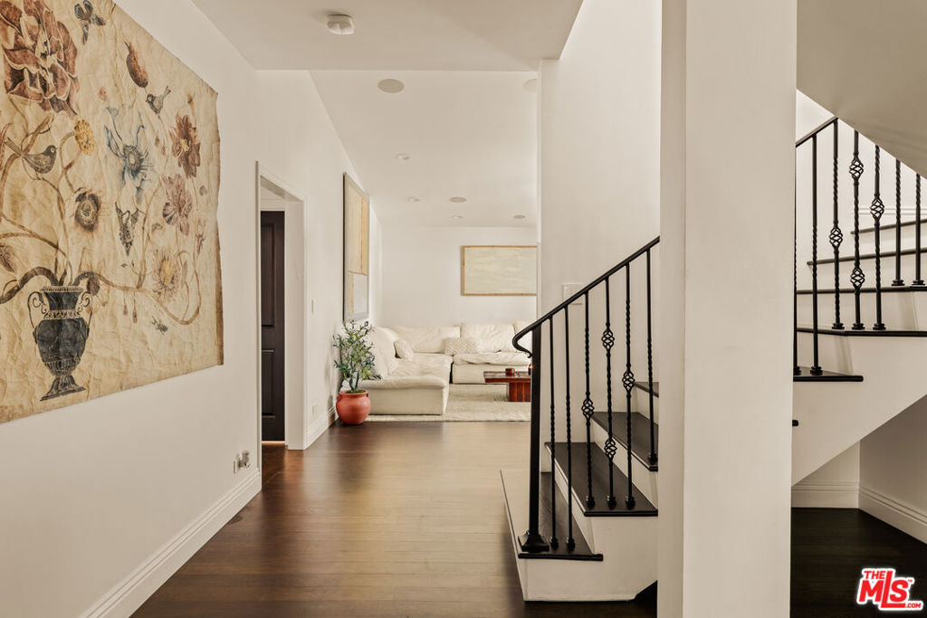 1110 N Beverly Glen Boulevard