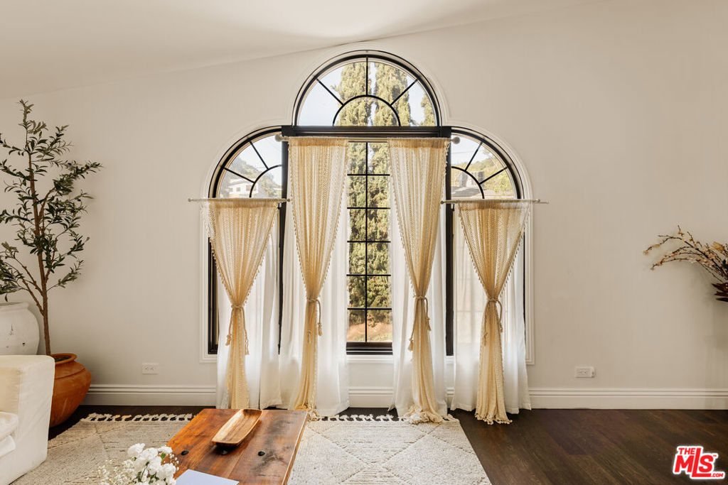 1110 N Beverly Glen Boulevard