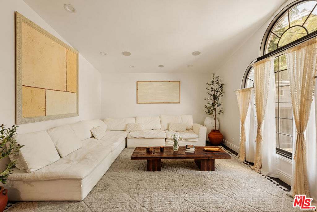 1110 N Beverly Glen Boulevard