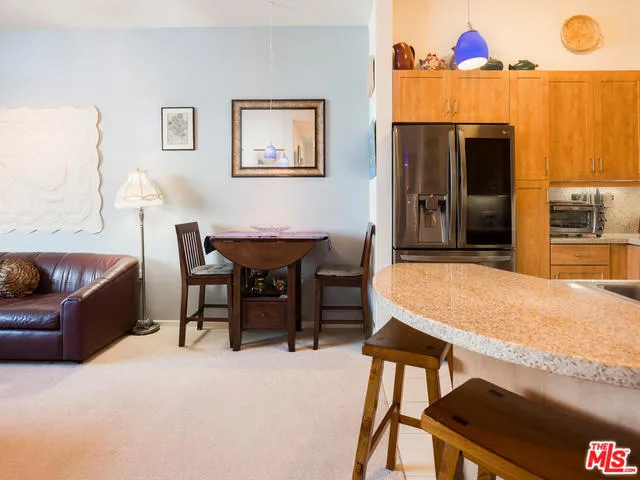 Los Angeles, California 90012, United States, 2 Bedrooms Bedrooms, ,2 BathroomsBathrooms,Residential,Active,184643