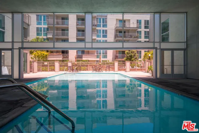 Los Angeles, California 90012, United States, 2 Bedrooms Bedrooms, ,2 BathroomsBathrooms,Residential,Active,184643