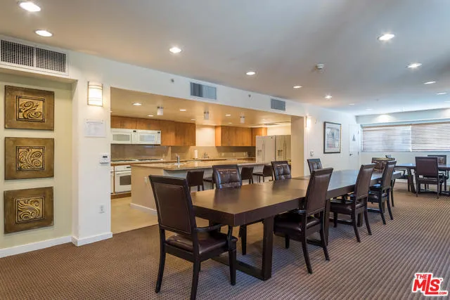 Los Angeles, California 90012, United States, 2 Bedrooms Bedrooms, ,2 BathroomsBathrooms,Residential,Active,184643