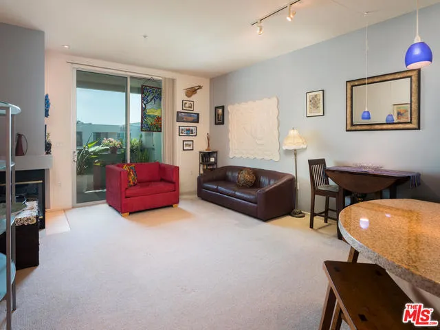 Los Angeles, California 90012, United States, 2 Bedrooms Bedrooms, ,2 BathroomsBathrooms,Residential,Active,184643