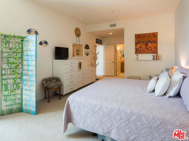 Los Angeles, California 90012, United States, 2 Bedrooms Bedrooms, ,2 BathroomsBathrooms,Residential,Active,184643