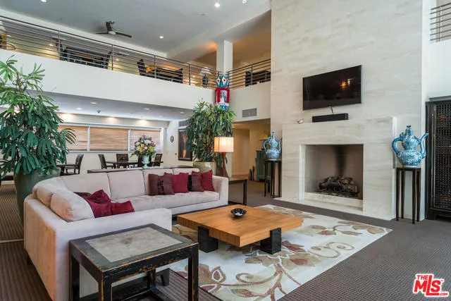 Los Angeles, California 90012, United States, 2 Bedrooms Bedrooms, ,2 BathroomsBathrooms,Residential,Active,184643