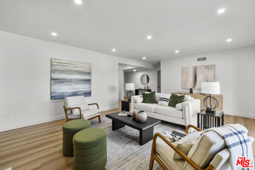 1315 Ameluxen Avenue