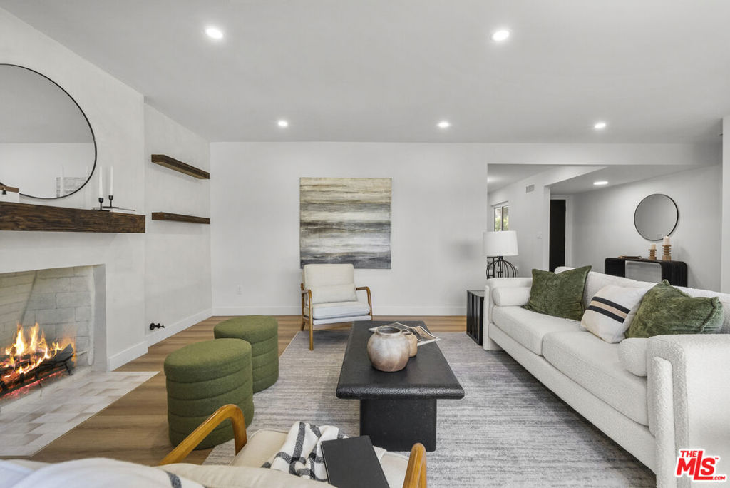 1315 Ameluxen Avenue