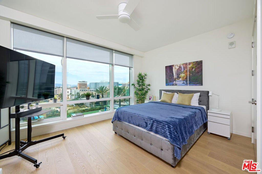 877 S Francisco Street 1220