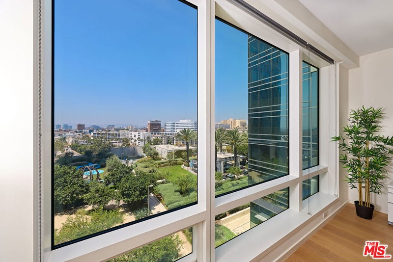 877 S Francisco Street 1220
