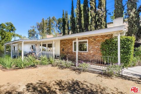 5826 Nevada Avenue Woodland Hills CA 91367