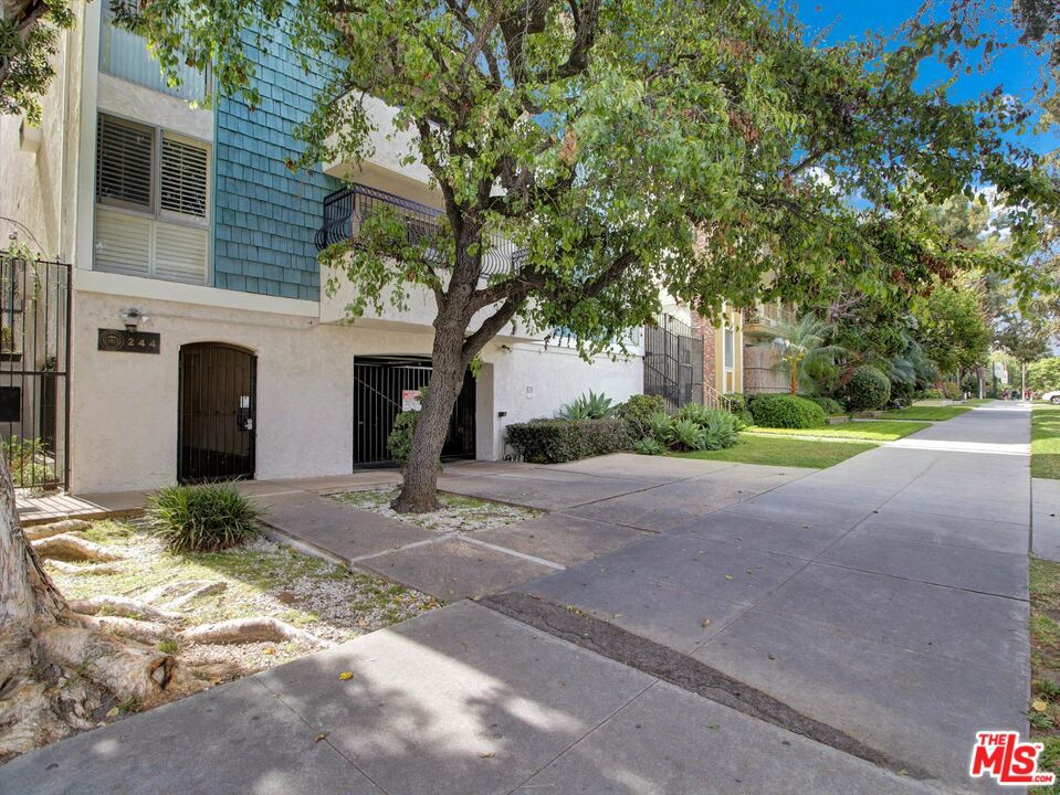 244 S La Fayette Park Place 205