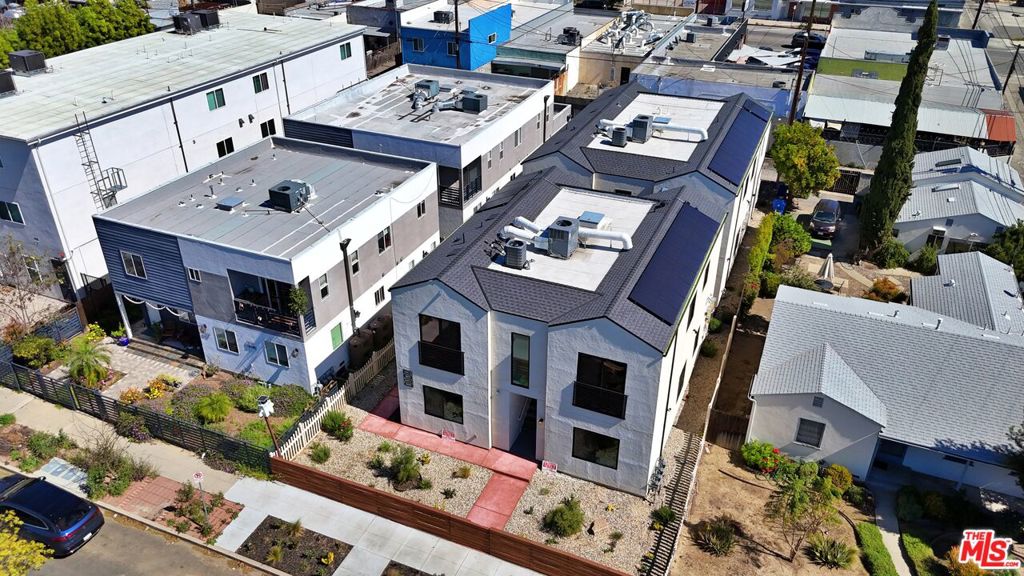 5622 Willowcrest Avenue