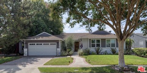 12814 Collins Street Valley Village CA 91607