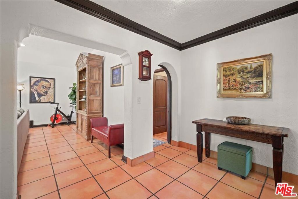 6119 Del Valle Drive