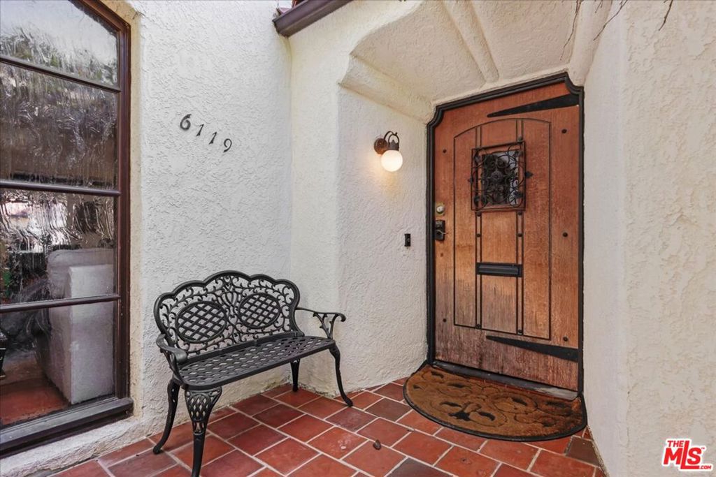 6119 Del Valle Drive