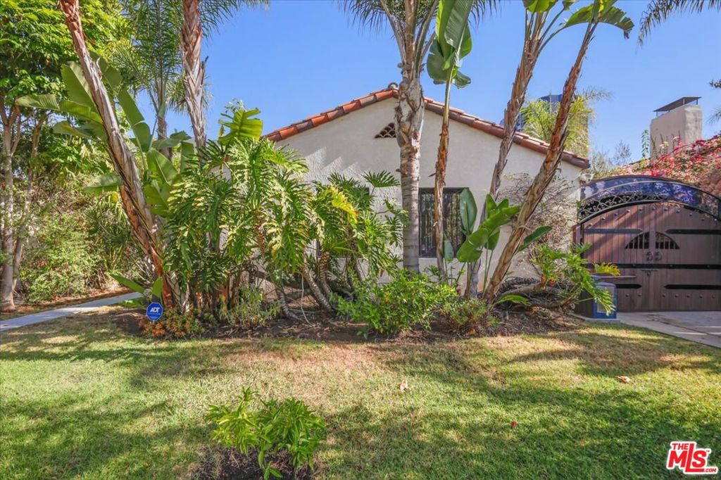 6119 Del Valle Drive
