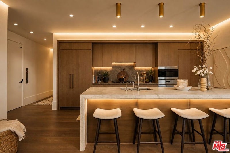 8420 W Sunset Boulevard 107