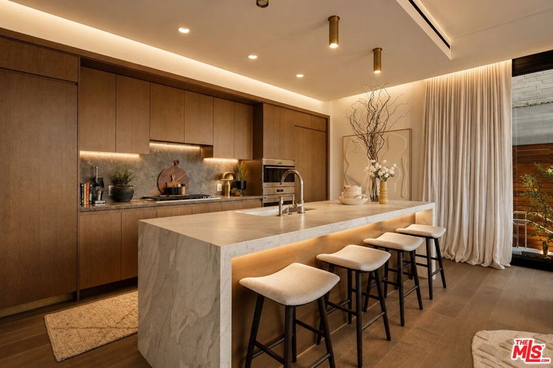 8420 W Sunset Boulevard 107