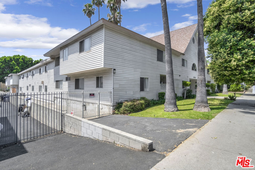 Properties 1 20234 Roscoe Boulevard