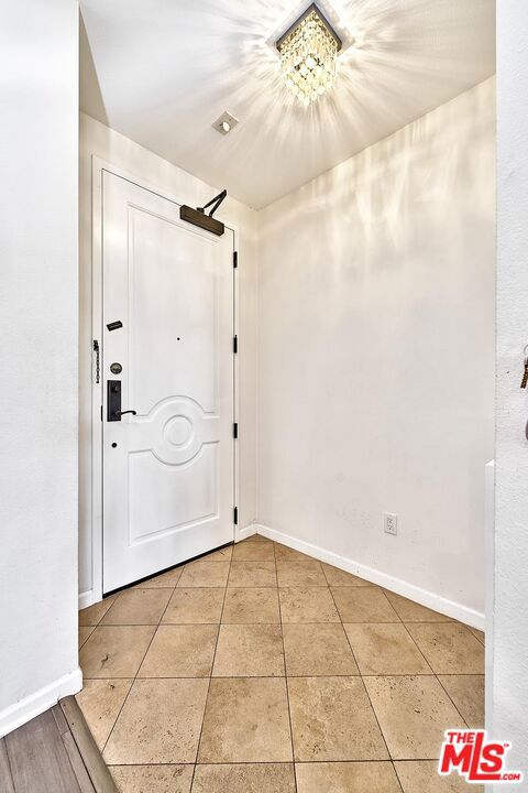 871 Crenshaw Boulevard 305