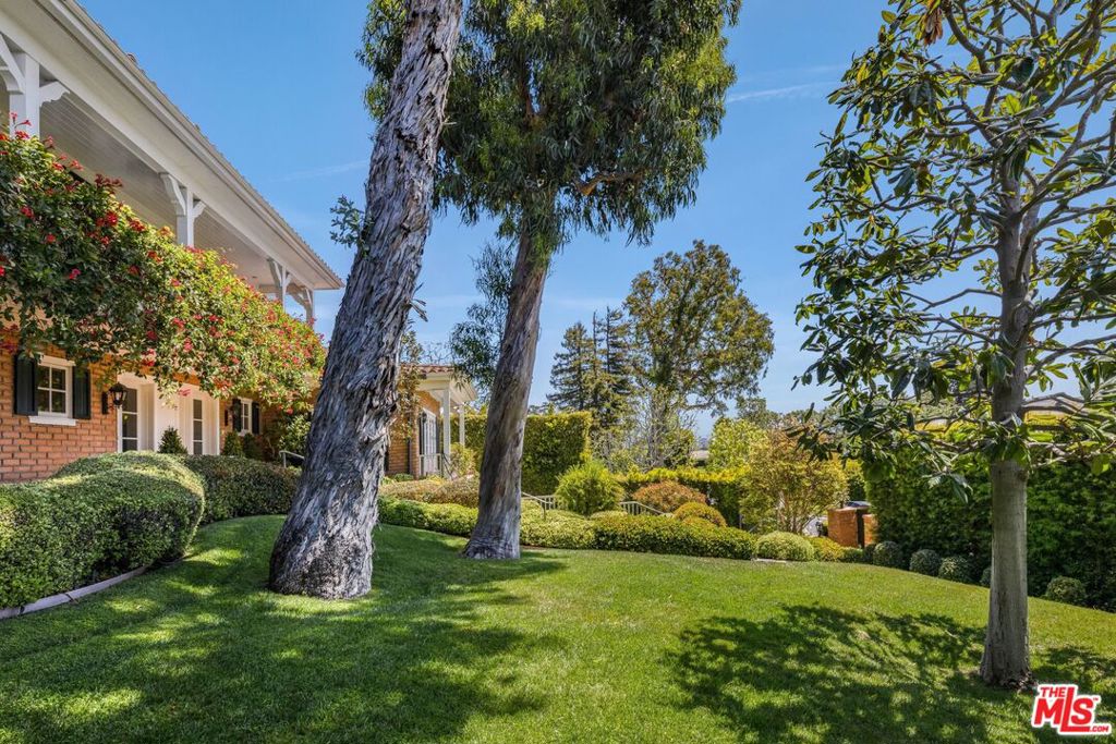 1667 Amalfi Drive