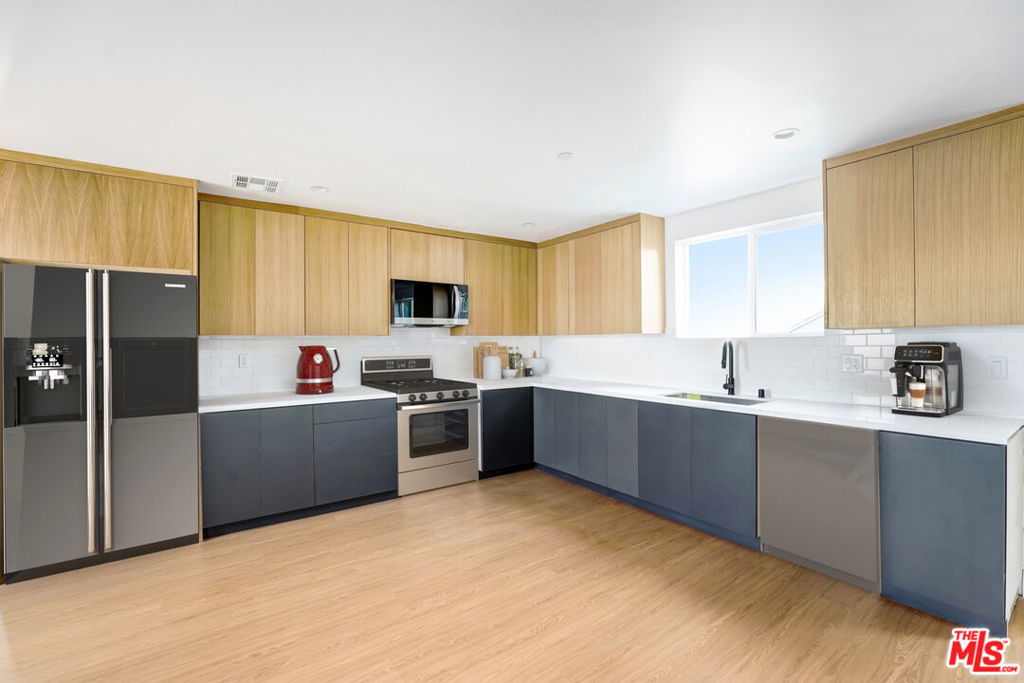 1200 W 38th Street
