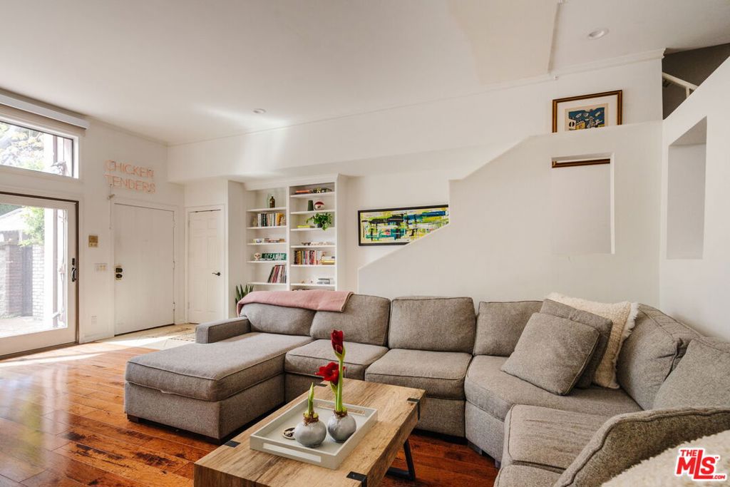 4608 Glencoe Avenue 3