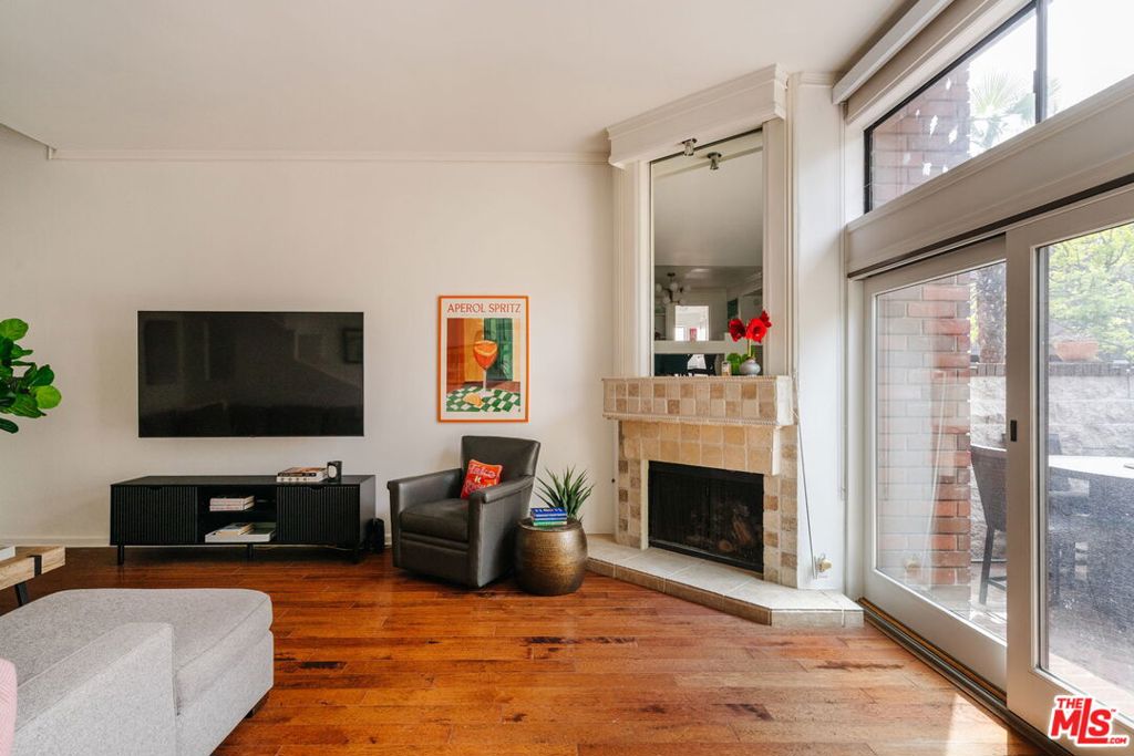 4608 Glencoe Avenue 3