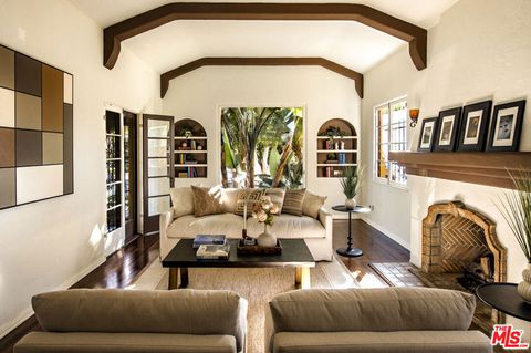 6427 Lindenhurst Avenue Los Angeles CA 90048