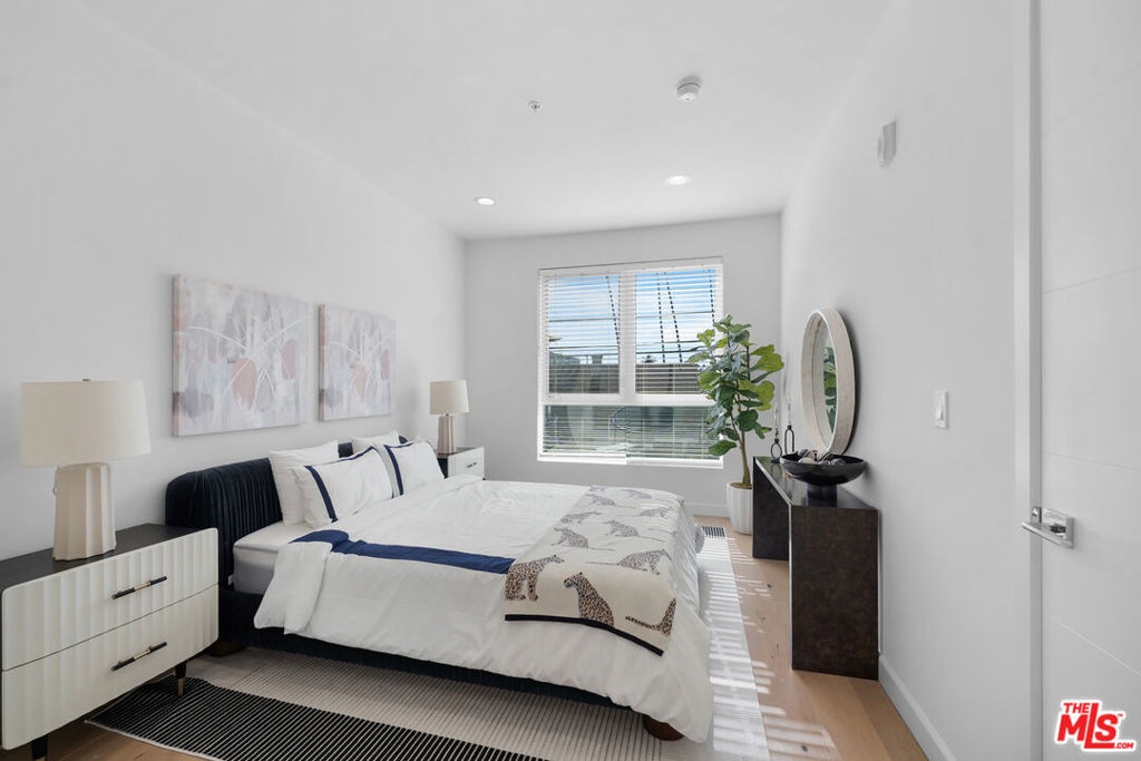 105 S Mariposa Avenue 204