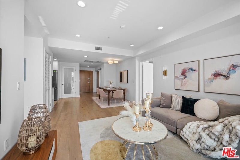 105 S Mariposa Avenue 204