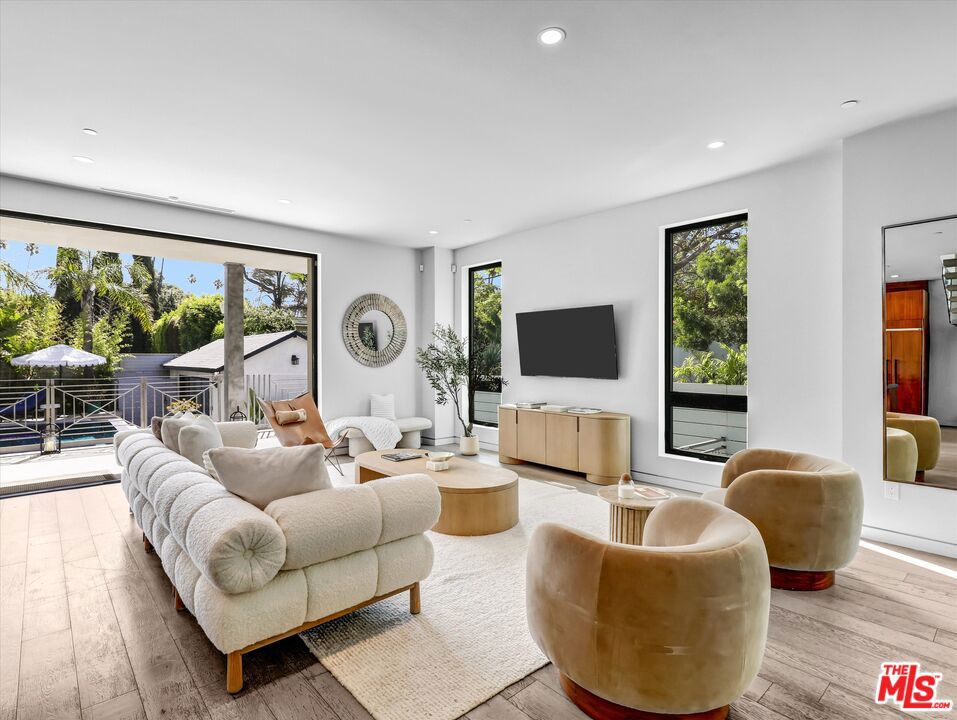 1724 N Sierra Bonita Avenue