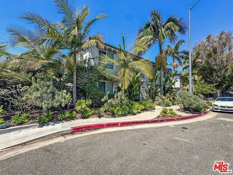 3425 Helms Avenue