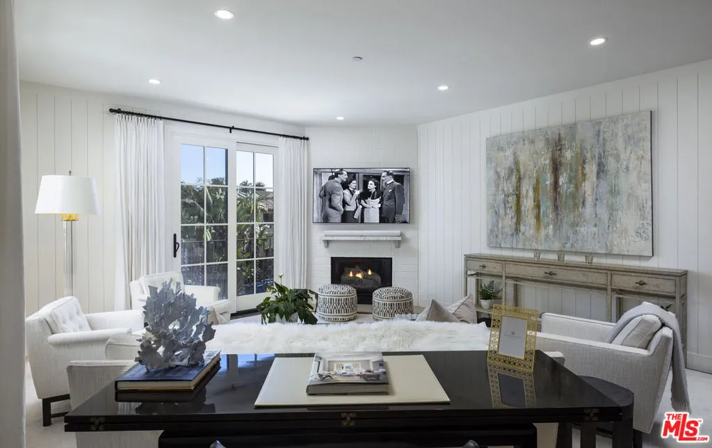 Santa Barbara, California 93101, United States, 3 Bedrooms Bedrooms, ,3 BathroomsBathrooms,Residential,Active,180836