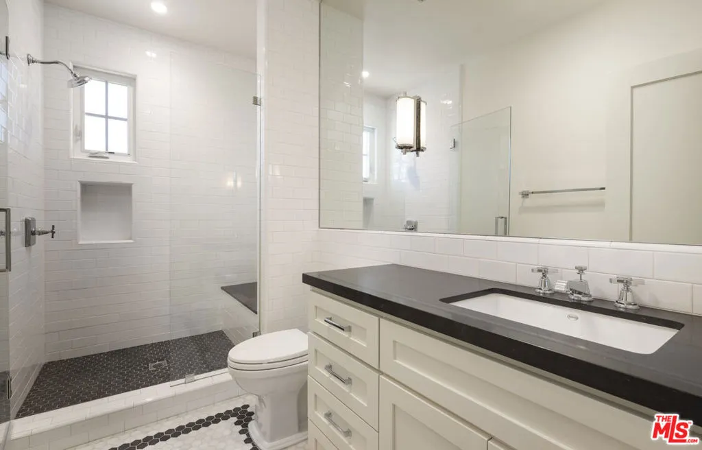 Santa Barbara, California 93101, United States, 3 Bedrooms Bedrooms, ,3 BathroomsBathrooms,Residential,Active,180836