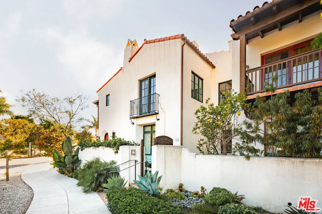 Santa Barbara, California 93101, United States, 3 Bedrooms Bedrooms, ,3 BathroomsBathrooms,Residential,Active,180836