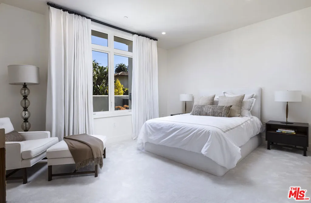 Santa Barbara, California 93101, United States, 3 Bedrooms Bedrooms, ,3 BathroomsBathrooms,Residential,Active,180836