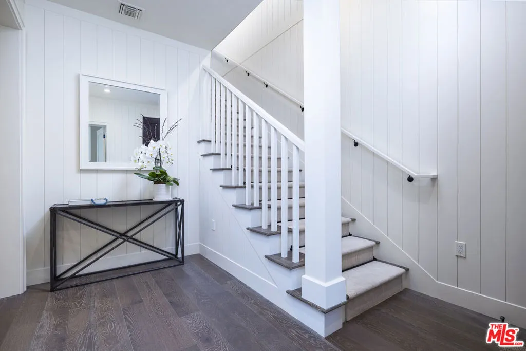 Santa Barbara, California 93101, United States, 3 Bedrooms Bedrooms, ,3 BathroomsBathrooms,Residential,Active,180836