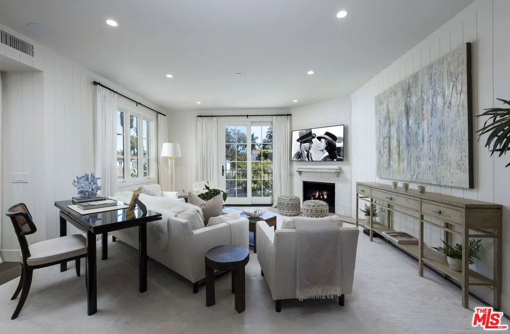 Santa Barbara, California 93101, United States, 3 Bedrooms Bedrooms, ,3 BathroomsBathrooms,Residential,Active,180836