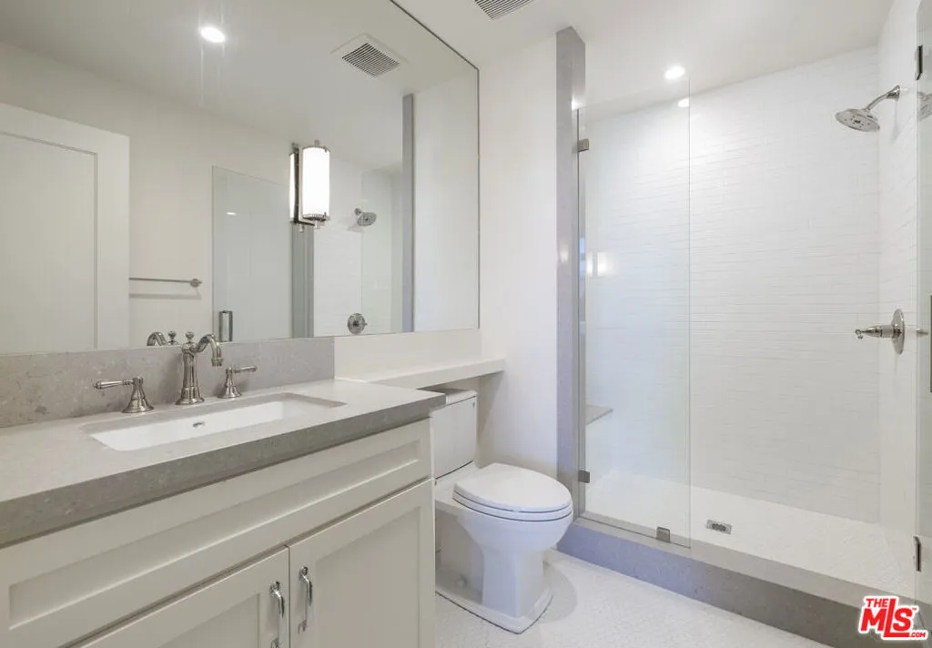 Santa Barbara, California 93101, United States, 3 Bedrooms Bedrooms, ,3 BathroomsBathrooms,Residential,Active,180836