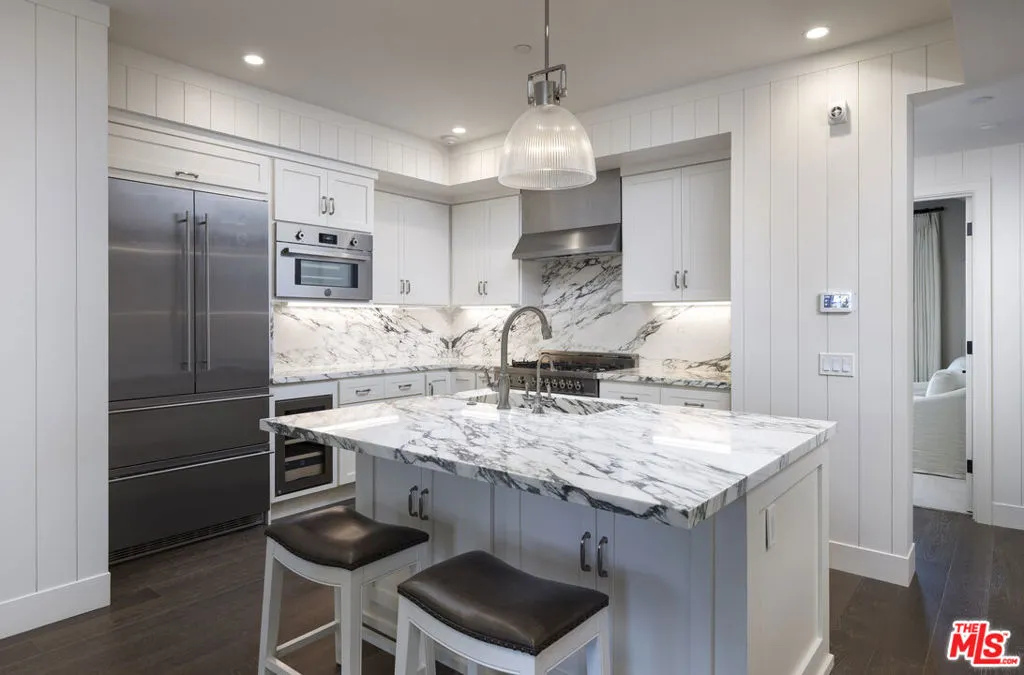 Santa Barbara, California 93101, United States, 3 Bedrooms Bedrooms, ,3 BathroomsBathrooms,Residential,Active,180836