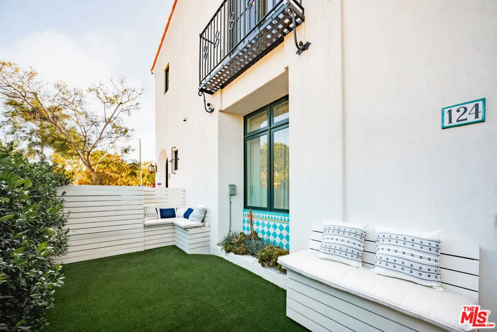 Santa Barbara, California 93101, United States, 3 Bedrooms Bedrooms, ,3 BathroomsBathrooms,Residential,Active,180836