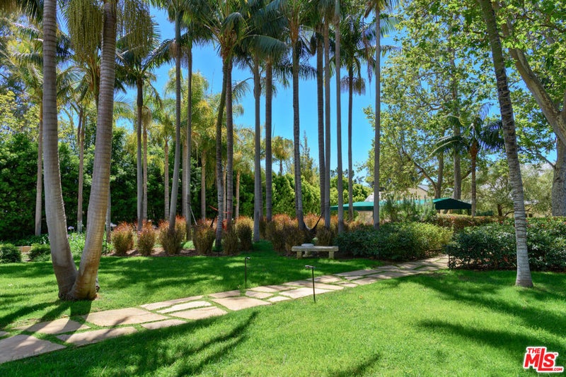 6625 Zumirez Drive