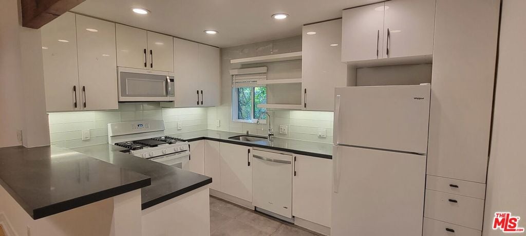 305 Broadway Street 4