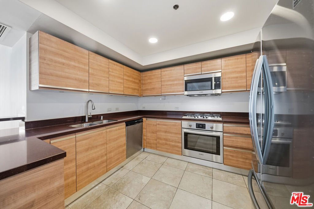 3785 Wilshire Boulevard 1607