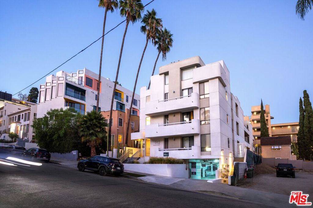 1912 Whitley Avenue