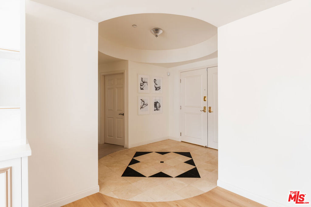 121 N Almont Drive 304