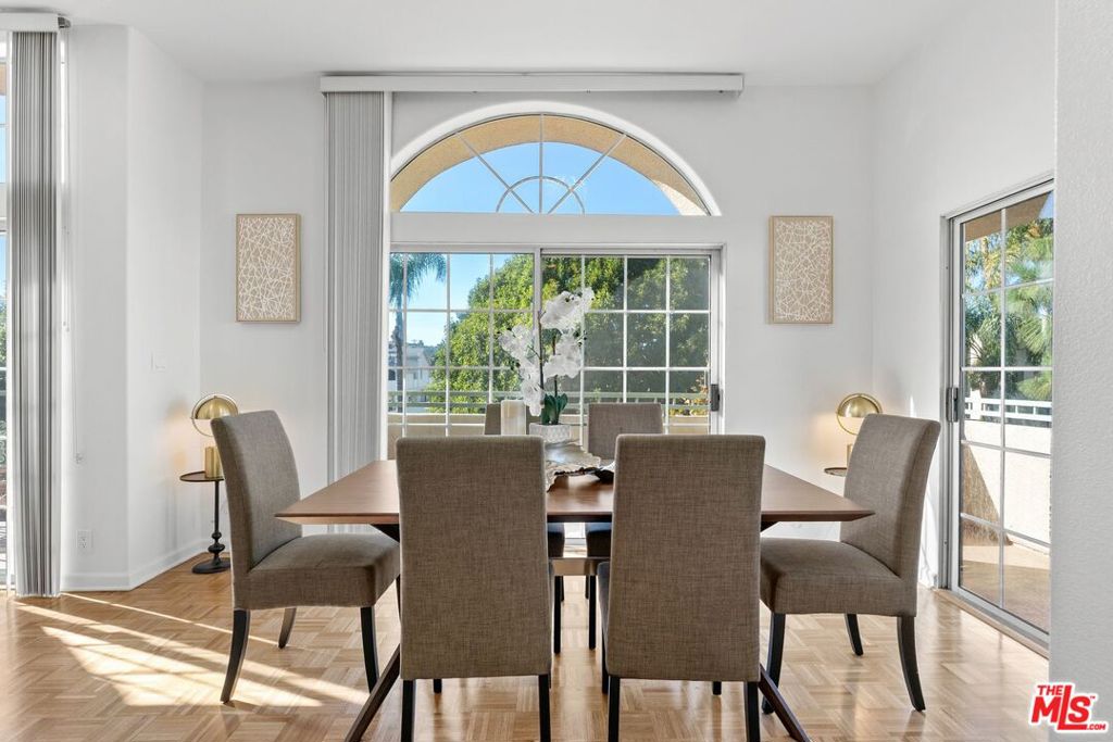 4348 Mammoth Avenue 301