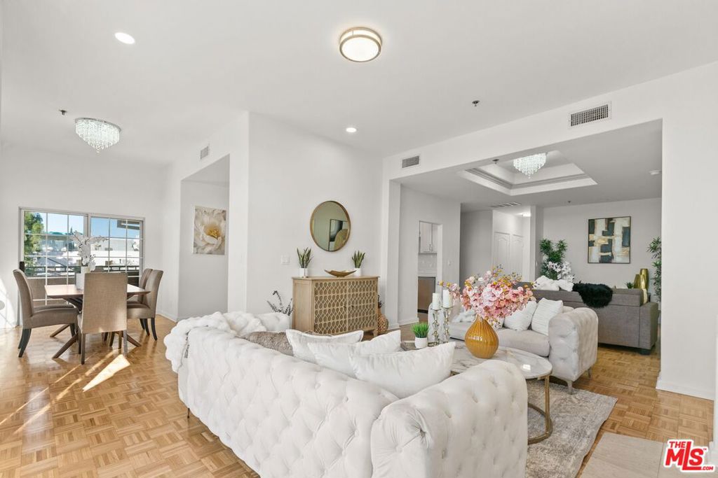 4348 Mammoth Avenue 301