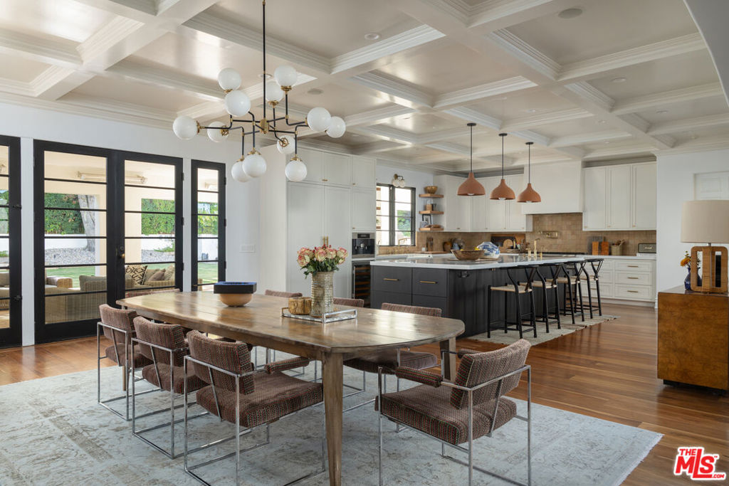 3901 Longridge Avenue